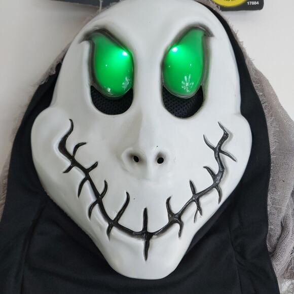 Vtg Evil Eyes Light Up Skull Horror Mask Halloween Tested Batteries Needed - Picture 2 of 5